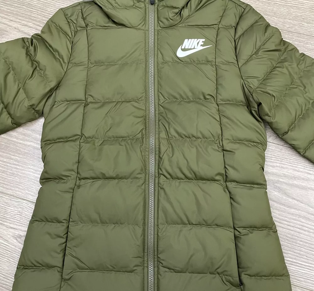 Dámská zimní bunda Nike